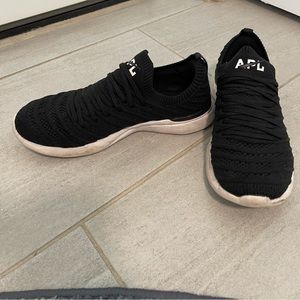 Black APL Techloom Wave sneakers